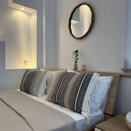Calm Joy & J - Bee Apartment Ermoupoli