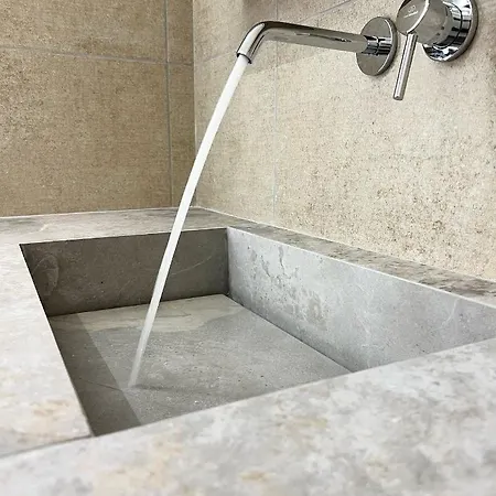 Calm Joy & J - Bee * Hermópolis