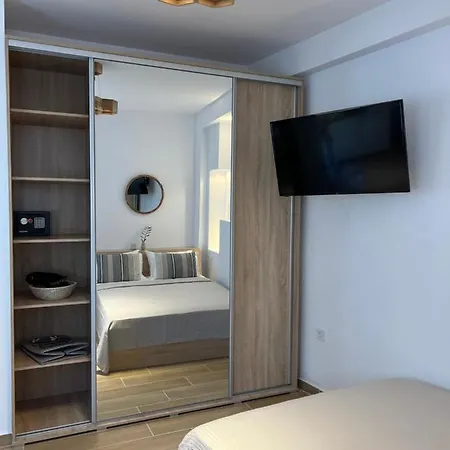 Calm Joy & J - Bee * Hermópolis