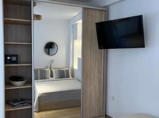 Calm Joy & J - Bee * Ermoupoli