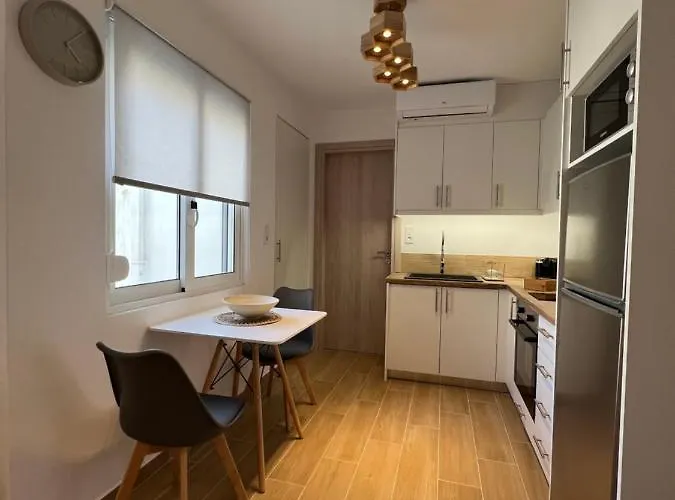 Calm Joy & J - Bee Lägenhet